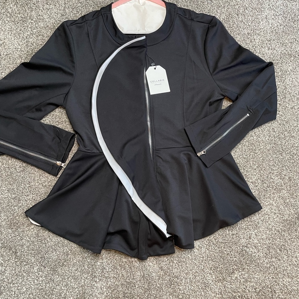 Cellabie light weight jacket.  Color:Black and white.  Size Xl